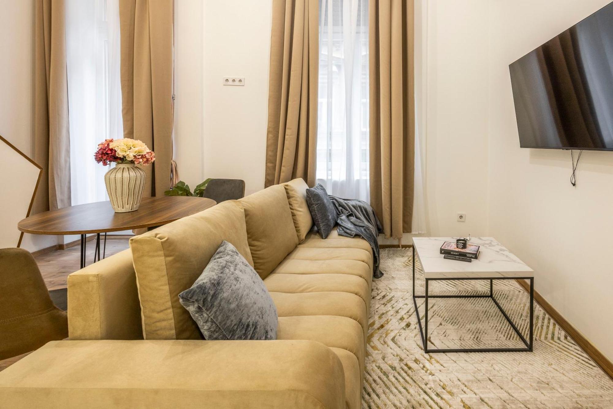 Charming Grand Residence In The Heart Of ブダペスト エクステリア 写真